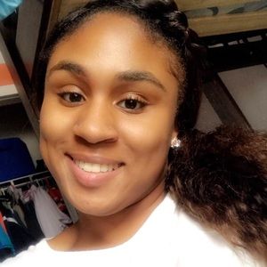 Meet your Posher, Adelia